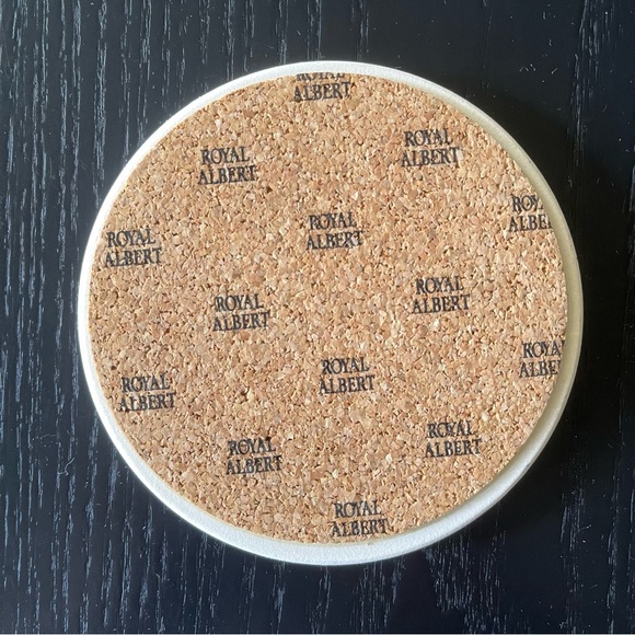 Set of 4 Vintage Royal Albert Old Country Roses Victoria style Coasters - Picture 7 of 7